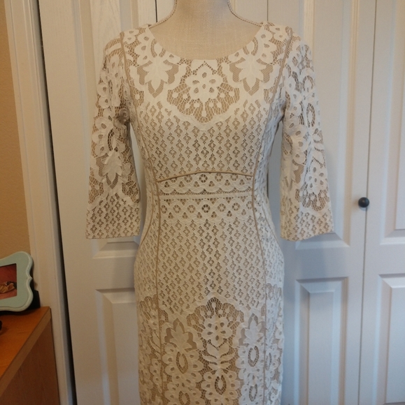 ANTONIO MELANI Dresses & Skirts - Antonio Melani Size 6 cream lace dress